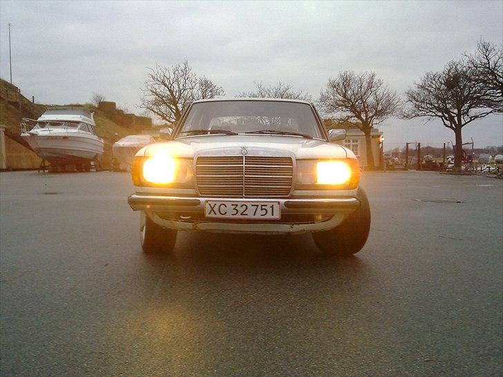 Mercedes Benz W123 230 Solgt billede 3