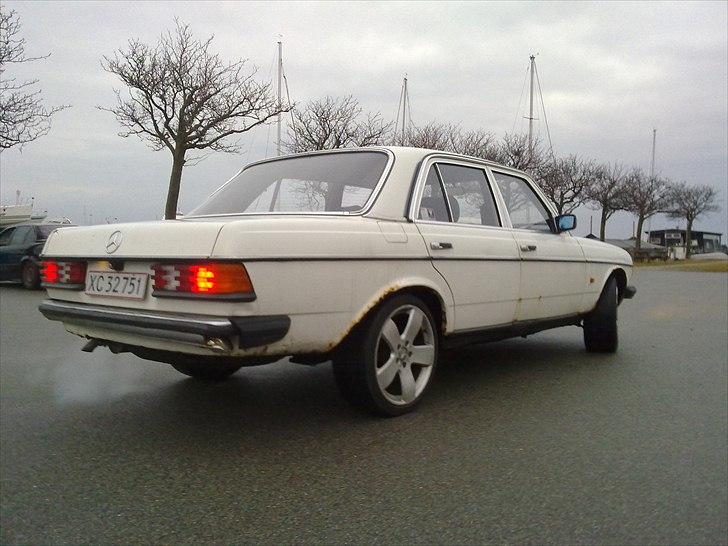 Mercedes Benz W123 230 Solgt billede 4