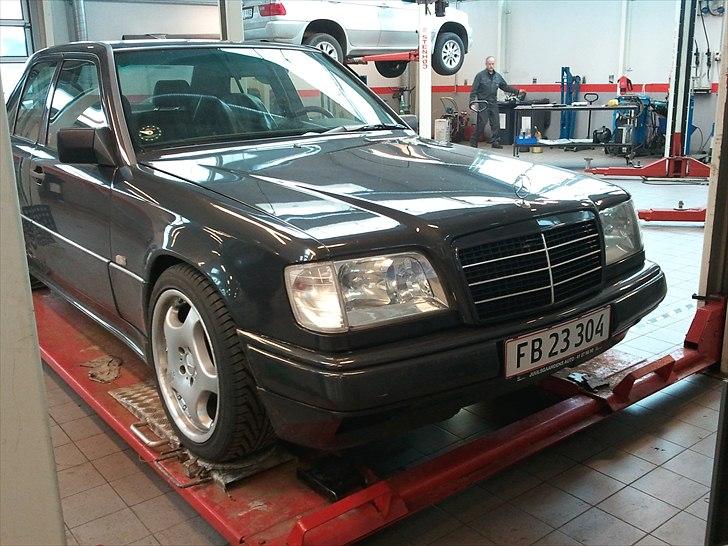 Mercedes Benz W124 230E aut. # SOLGT# billede 2