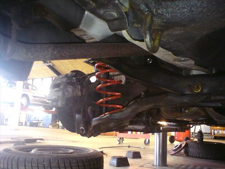 Mazda 3 - så er de nye fjedre sat på i bag billede 4