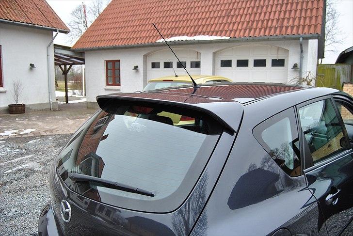 Mazda 3 - så skal spoilen bare lige limes fast billede 9
