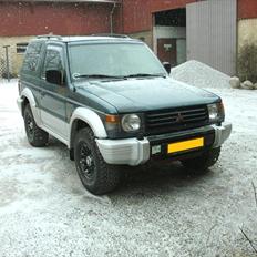 Mitsubishi pajero under ombykning