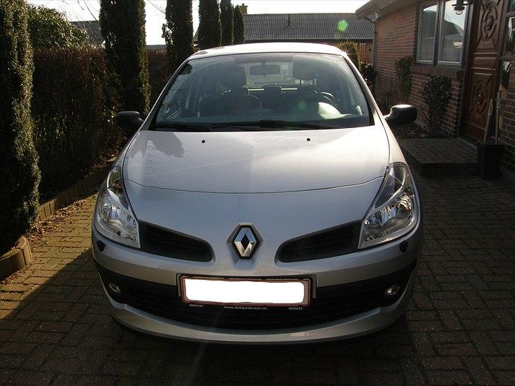 Renault Clio III 1.5 DcI 70 *SOLGT* billede 2