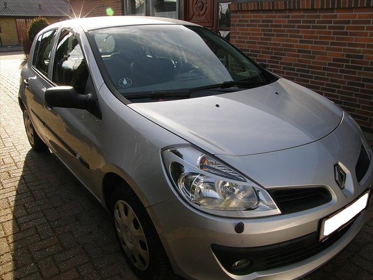 Renault Clio III 1.5 DcI 70 *SOLGT* billede 4