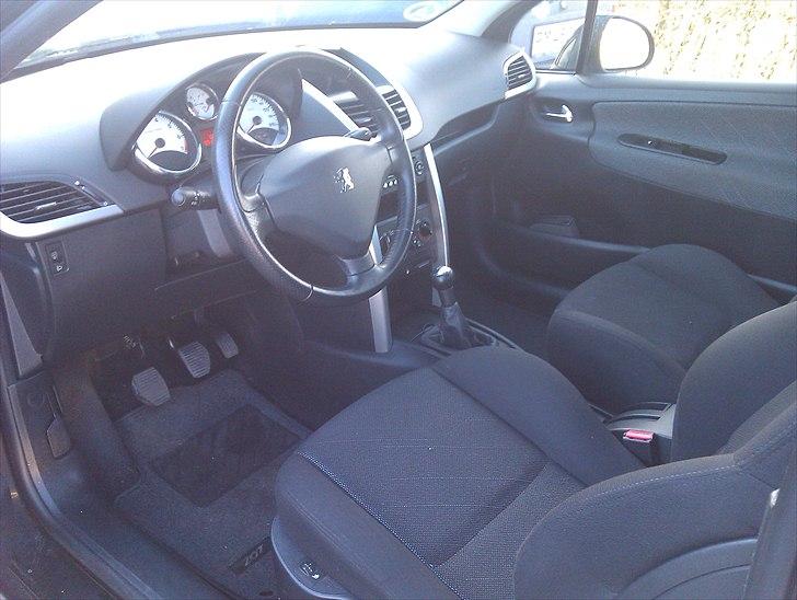 Peugeot 207(SOLGT) - Føles stor indeni billede 4