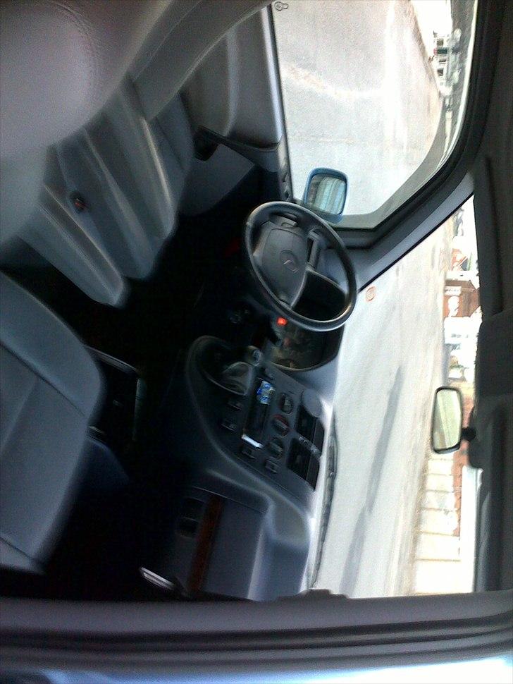 Mercedes Benz v230 tren billede 9