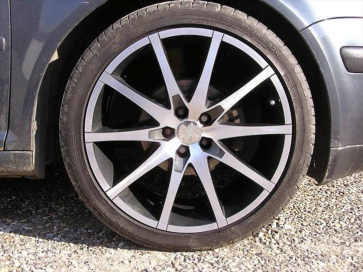 VW Golf IV 1.6 16v - sommerfælgen close-up lækker fælg til bilen billede 15