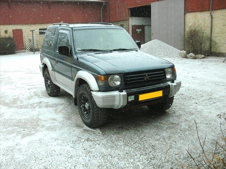 Mitsubishi pajero under ombykning billede 2
