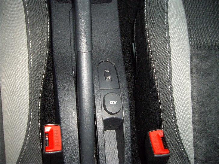 Renault Clio III 1,5 DCI ECO 2 BYTTET - 12V stik, Fart pilot :P billede 19