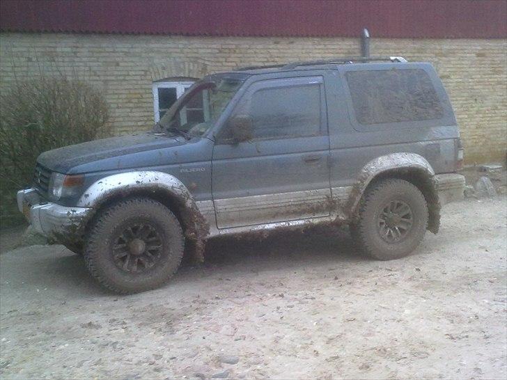 Mitsubishi pajero under ombykning billede 10