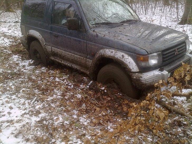 Mitsubishi pajero under ombykning billede 12