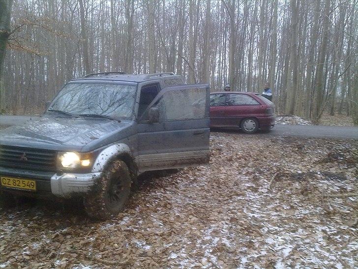 Mitsubishi pajero under ombykning billede 13