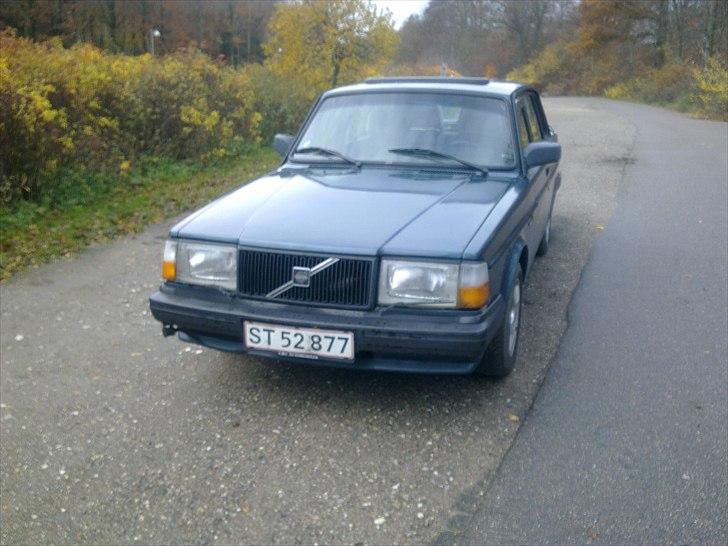 Volvo 240 GLT skrottet billede 9