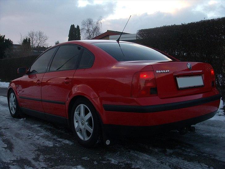 VW Passat 1,6 3B Comfortline (SOLGT) - Har malet baklyset mørkt, da man ikke kan købe nogle lygter jeg kan lide til den. billede 20