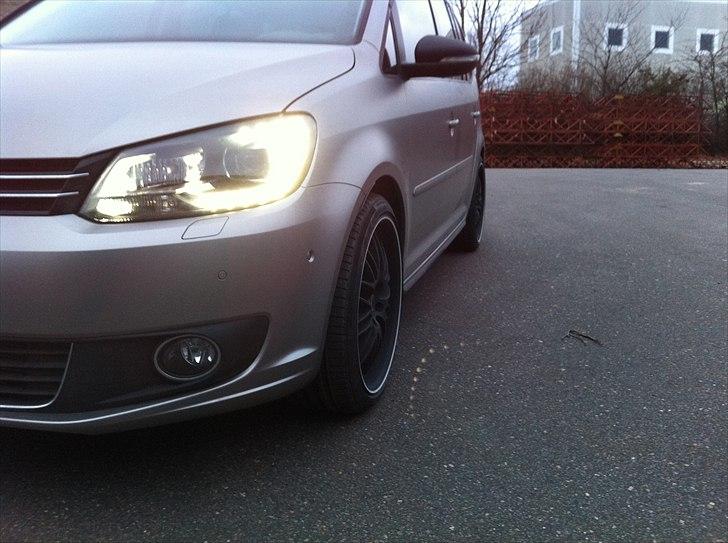 VW Touran (SOLGT 31/10/2011) billede 17