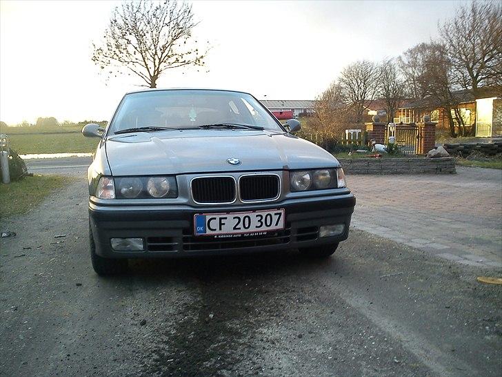 BMW 320i solgt billede 1