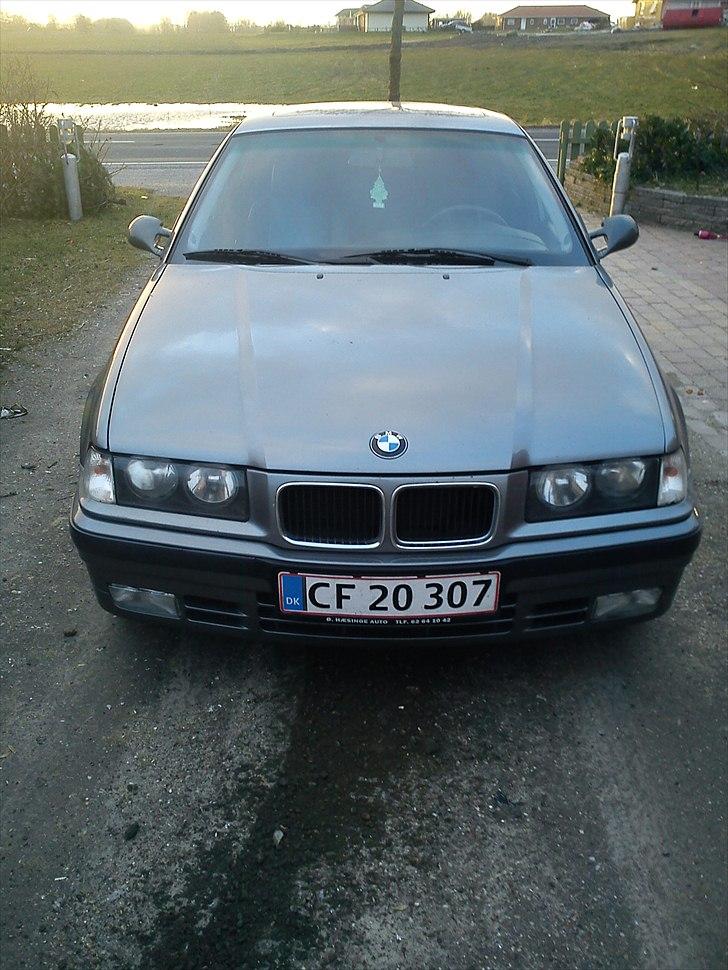BMW 320i solgt billede 4