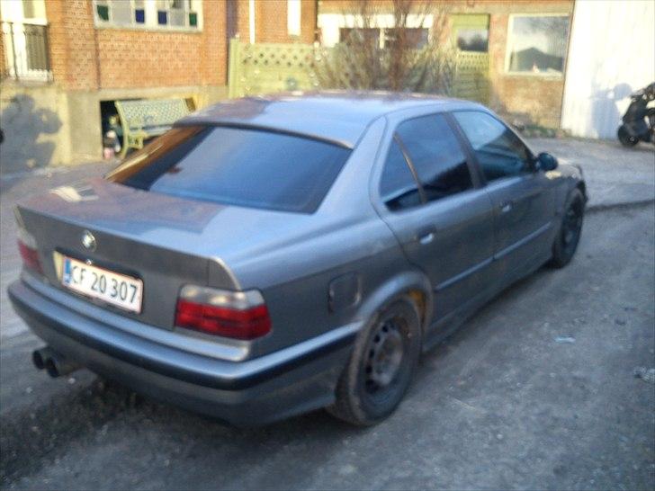 BMW 320i solgt billede 5