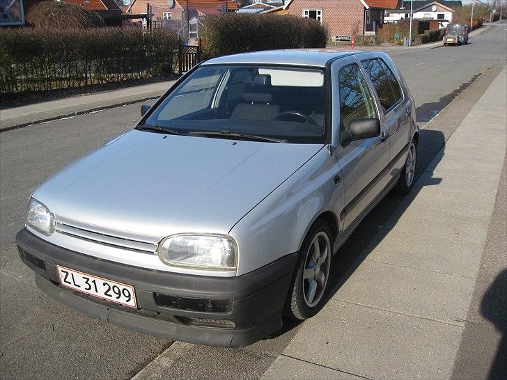 VW Golf 3 5d - SOLGT - Golfen i Februar 2011 billede 2