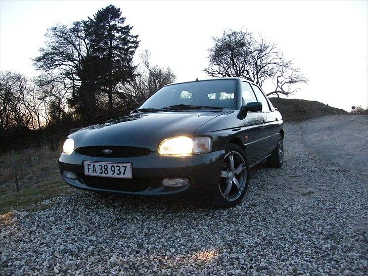 Ford Escort 98' 115hk SOLGT billede 1