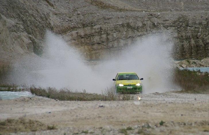 Peugeot 106 Rally 1.6 GTI - Igennem "vandgraven" til Faxe Kalk Rally 2010 - det blev til en 2. plads i Klassen.. billede 2