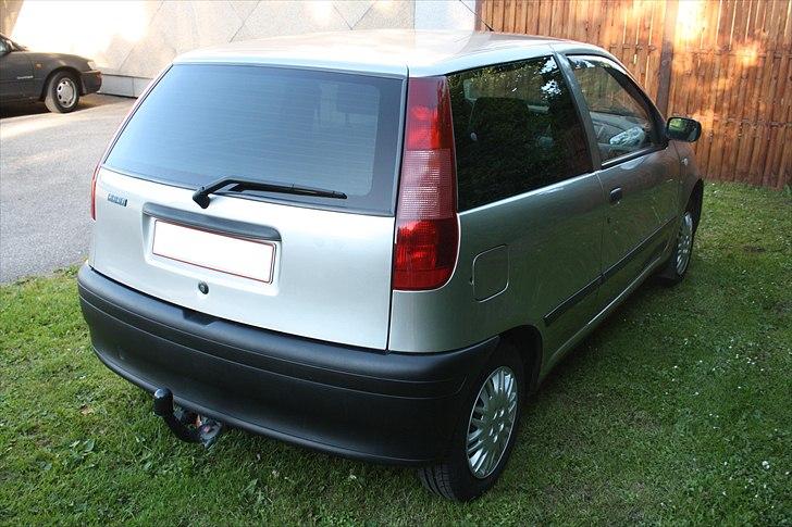 Fiat Punto 60S Solgt - "Fiat"-skilt og "Punto" skilt er udskiftet da de havde mistet farven. billede 10