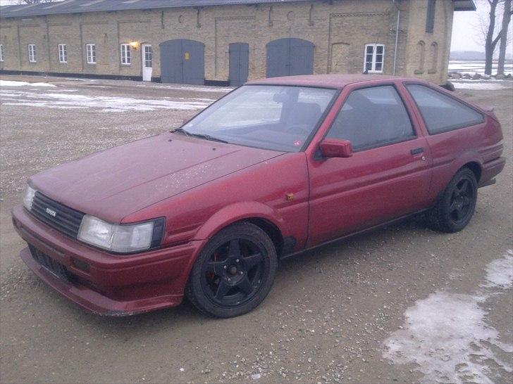 Toyota AE86 (døbt lille lyn) billede 1