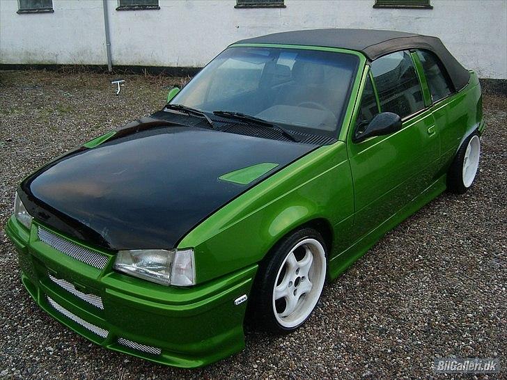 Opel Kadett E Cabriolet - Det sorte spejl var en prøve... billede 14