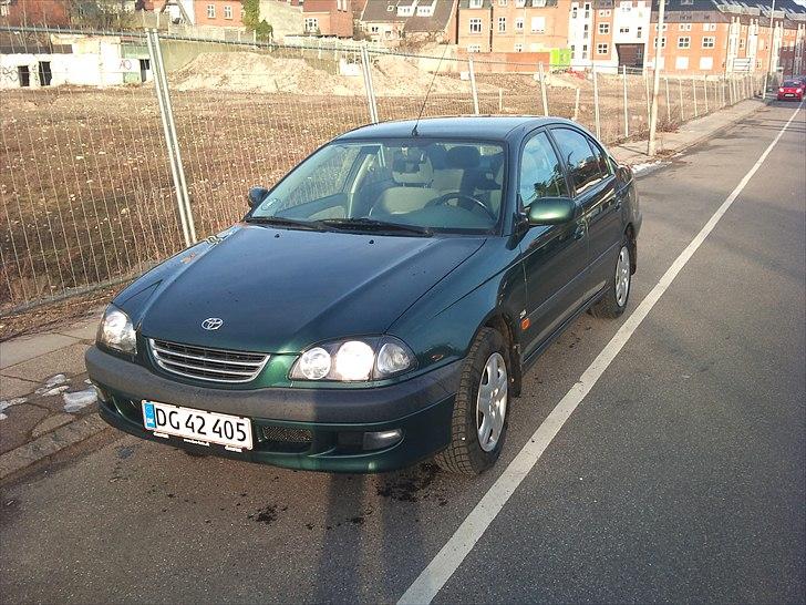 Toyota Avensis 2,0 Sol (Solgt) billede 2