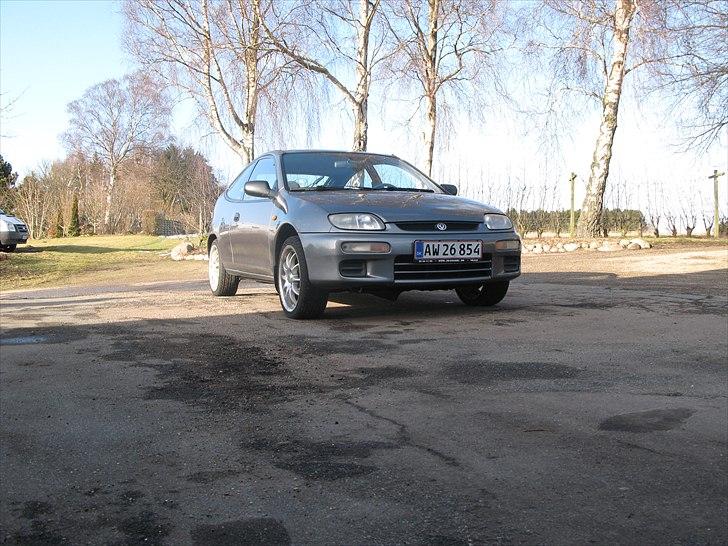 Mazda 323c billede 2