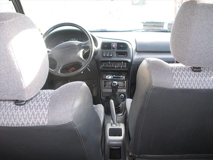 Mazda 323c billede 5