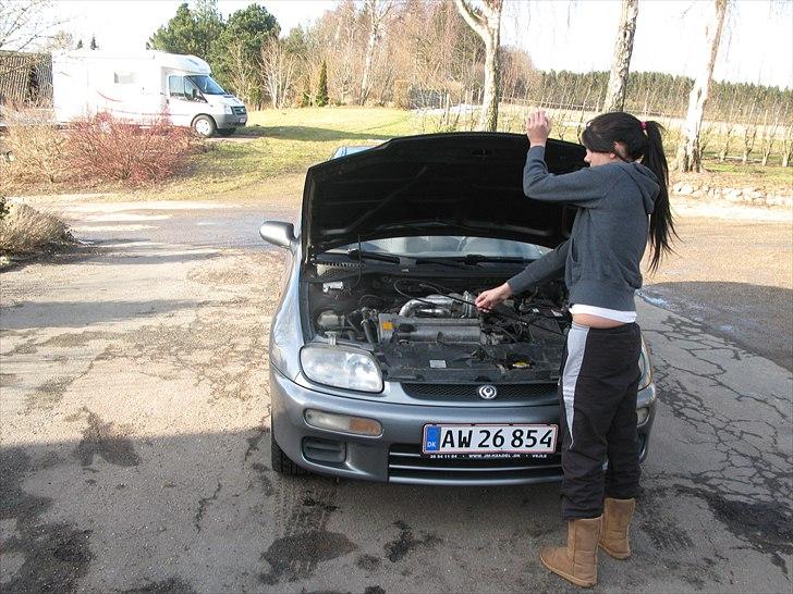 Mazda 323c billede 8