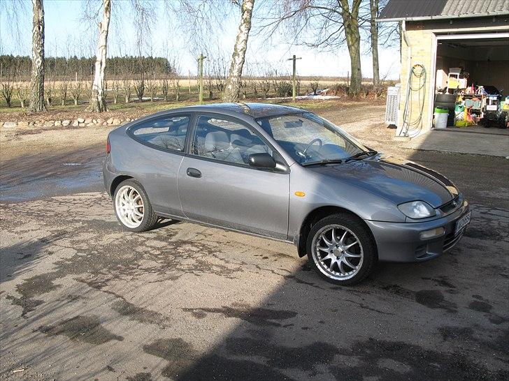 Mazda 323c billede 9
