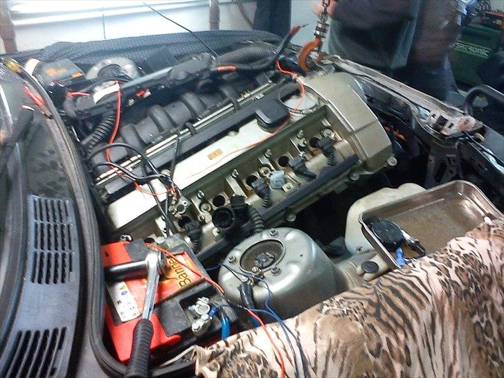 BMW 320I E30  Touring - så er motoren på vej ud billede 17