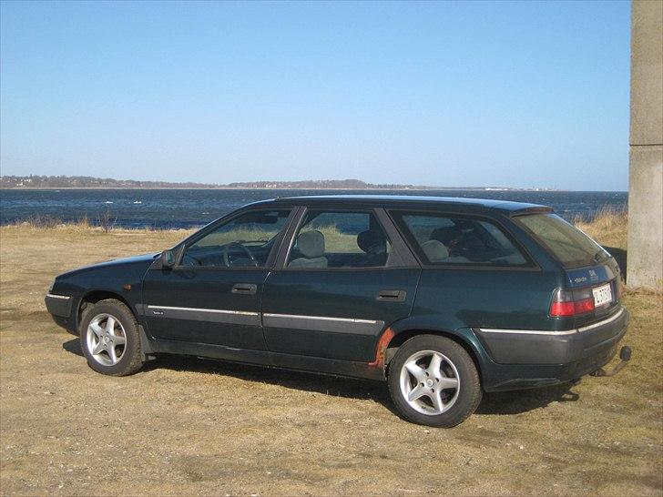 Citroën xantia - desværre noget rust ved bagskærmen. billede 6