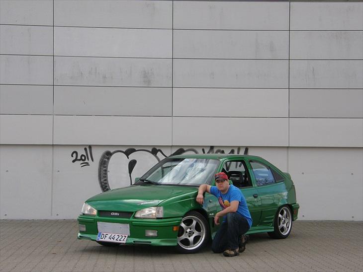 {{currentPhoto.altText}} billede {{currentPhoto.number}}