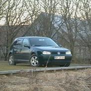 VW Golf 4 (død)