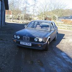 BMW E30 320i