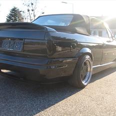 BMW E30 325i Cabriolet (SOLGT 17/6-2011)