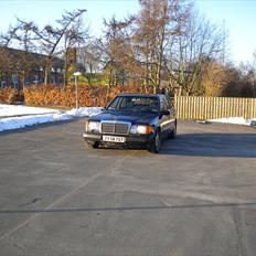 Mercedes Benz W124 250