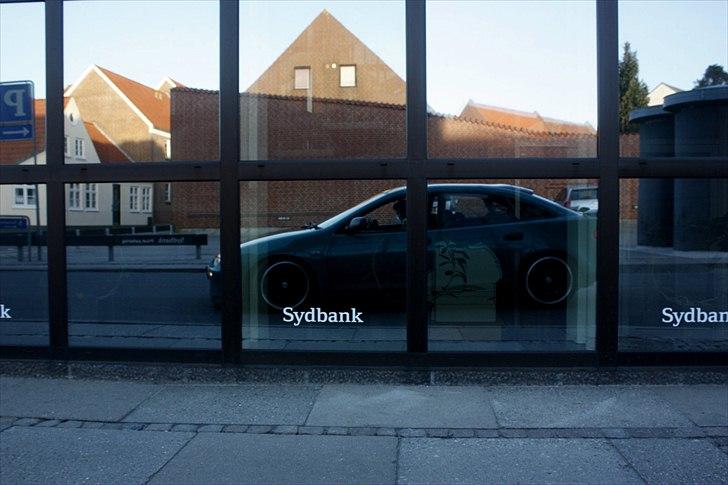 Mazda 323F 1.8 16V - SOLGT - Taget af Jesper Uhre -  billede 5