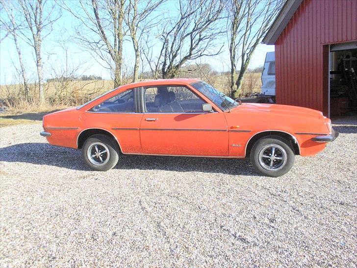 Opel Manta B berlinetta - Før  den fik monteret nyt venyl tag og himmel billede 12