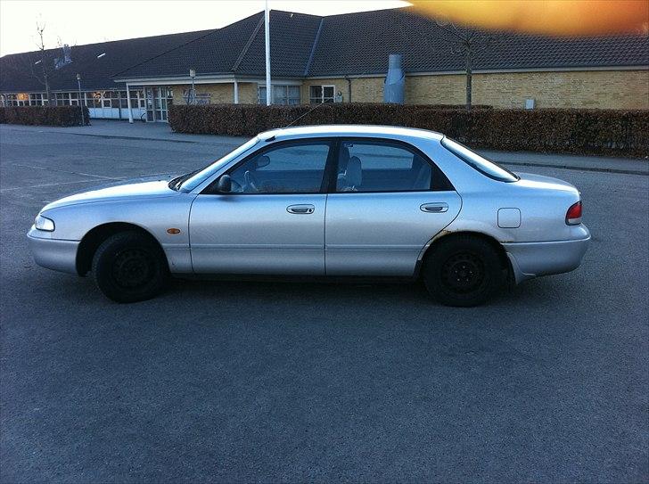 Mazda 626, 1.8i GLX (Totaltskadet) billede 3