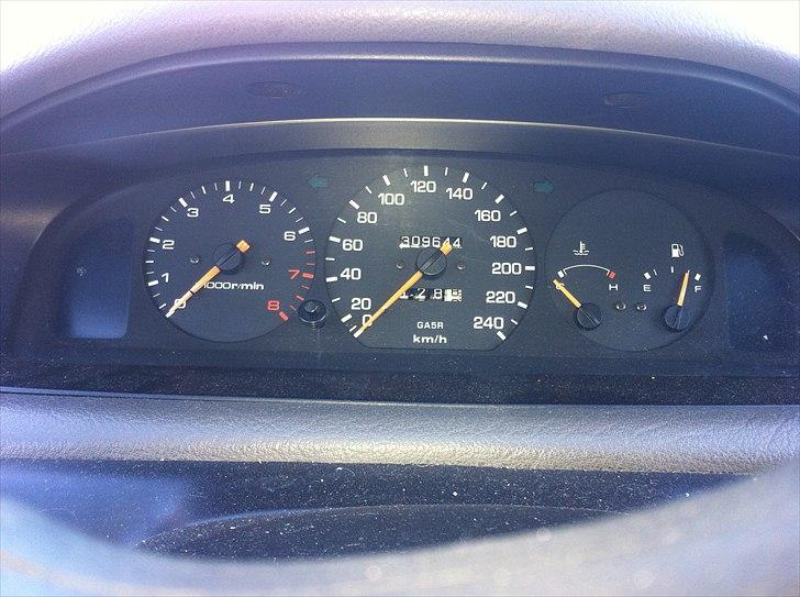 Mazda 626, 1.8i GLX (Totaltskadet) billede 15