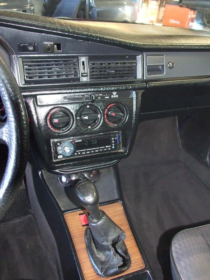 Mercedes Benz 190 D solgt billede 11