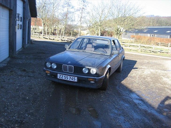 BMW E30 320i billede 2