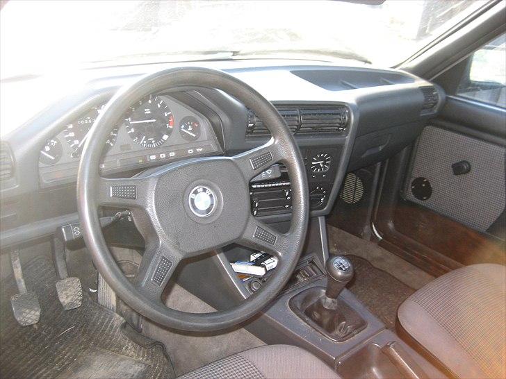 BMW E30 320i billede 6