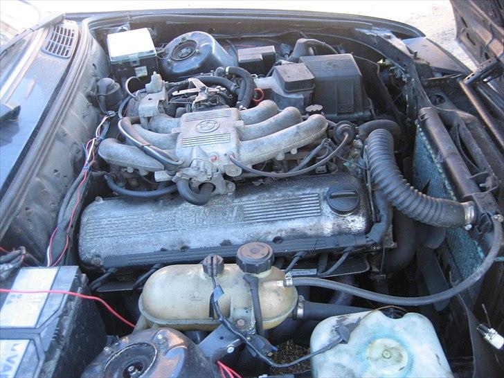 BMW E30 320i billede 8