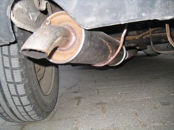 Peugeot 205 "Løveungen" Skrottet - mellempotte fra en Fabia. Den kan sige Bøh, på den rigtige racer måde. billede 9