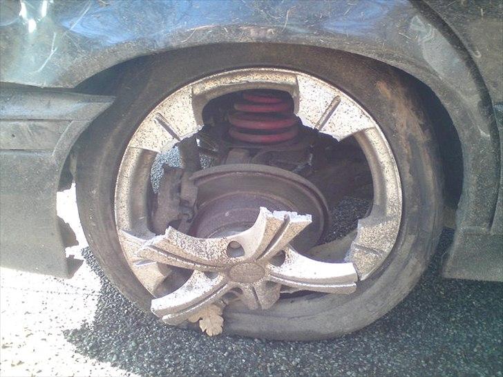 BMW 3er serie E36 320 i aut. - Et stk billig fælg til salg! Nogle intra!???!! billede 16